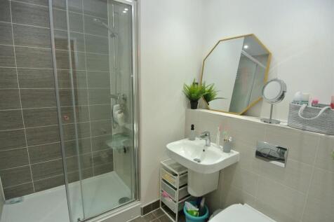 En Suite Shower Room new.JPG