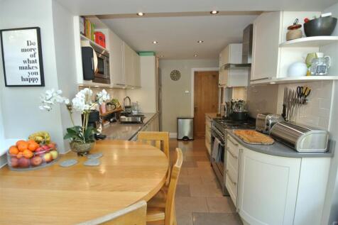 Kitchen 2.JPG