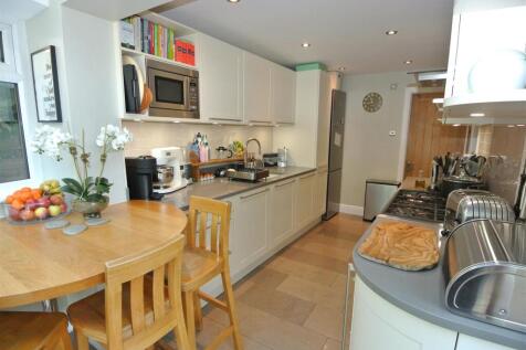 Kitchen 3.JPG