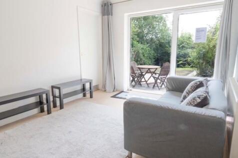 Living Room to Garden 1.jpg