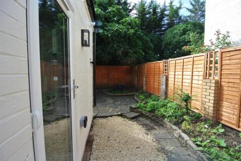 Side Rear Garden.JPG