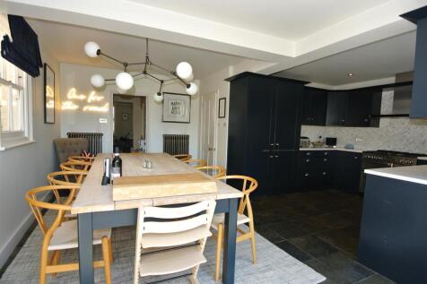 Dining &amp; Kitchen 2.JPG