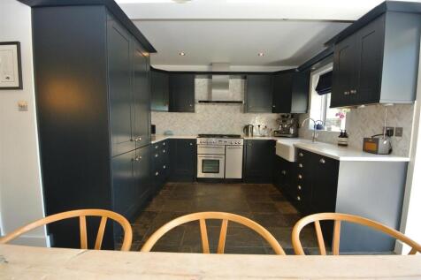 Kitchen  2.JPG