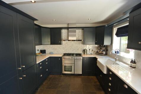 Kitchen 3.JPG