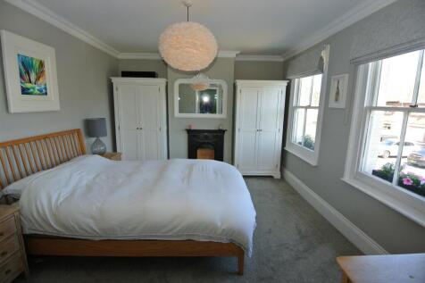 Bedroom 1b.JPG