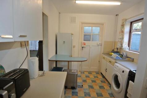 Kitchen 2.JPG