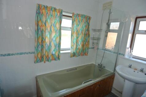 Bathroom.JPG
