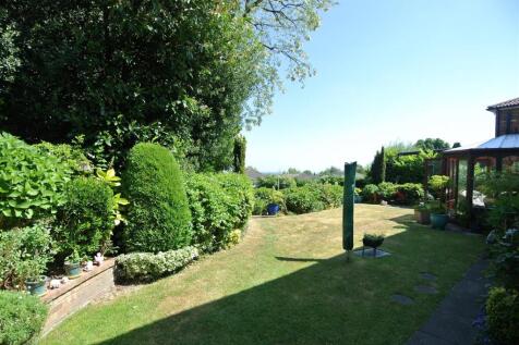 Rear Garden New.JPG