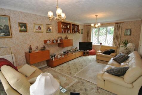 Living Room 1.JPG