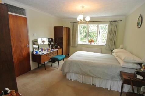 Bedroom 1.JPG