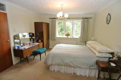 Bedroom 1b.JPG