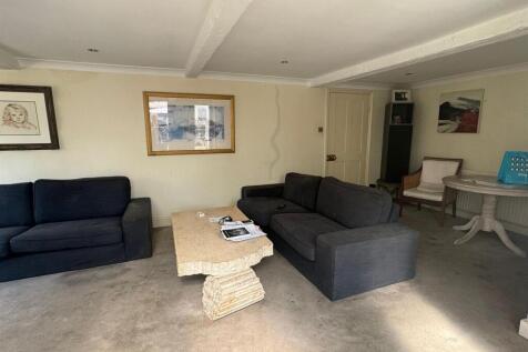 Living room 2.jpg