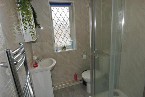 Main Bathroom.JPG