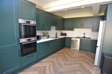 22 Lynwood Kitchen.jpg