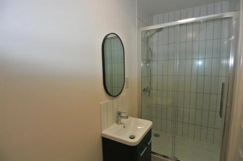 22 Lynwood Ensuite 2.jpg
