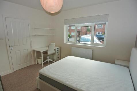 22 Lynwood Bedroom 4.jpg