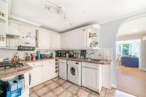 Kitchen 2.jpg