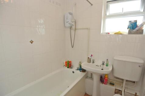 Bathroom.JPG