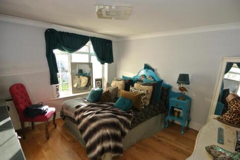 Bedroom 1.JPG