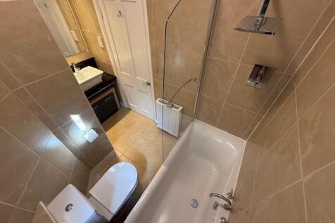Bathroom 1.jpg