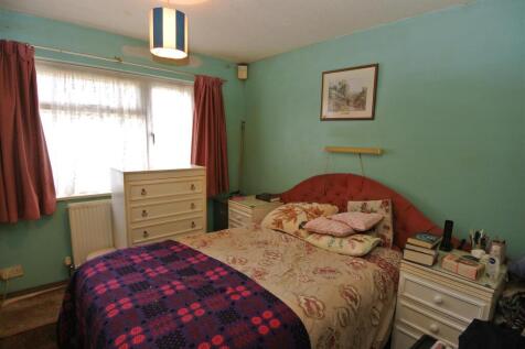 Bedroom 1.JPG