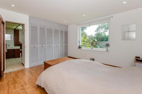 Bedroom 1.jpg