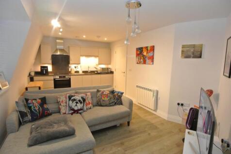 Lounge Kitchen 2.JPG