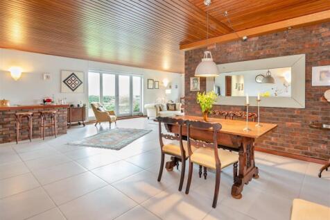 Dining Bar Lounge.jpg