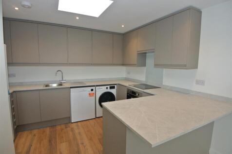 Flat 2 Kitchen area 1.JPG