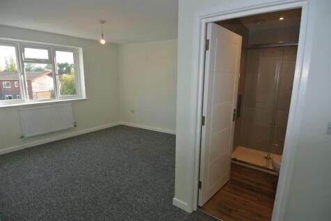 Flat 2 Bedroom 1.JPG