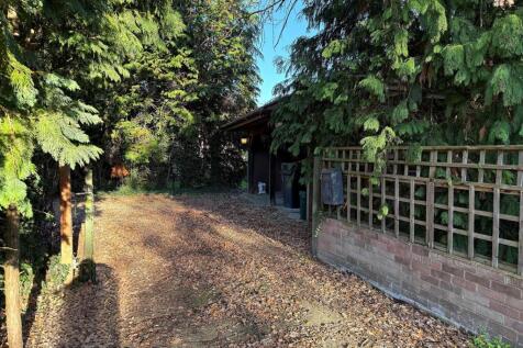 carport drive way.jpg