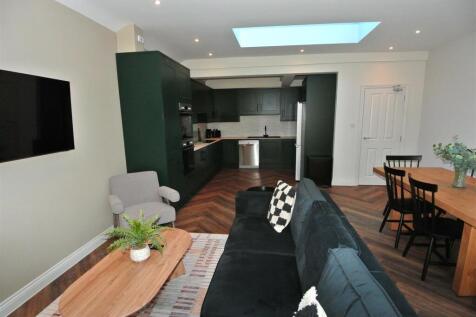 Lounge Diner Kitchen.JPG