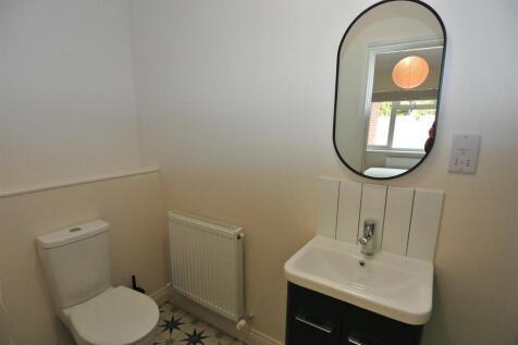 Bedroom 2 En Suite.JPG