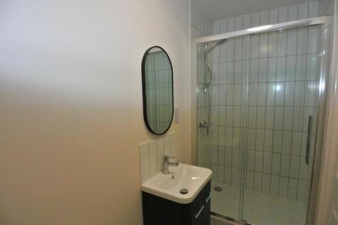 Bedroom 2 En Suite a.JPG