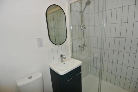 Bedroom 3 En Suite b.JPG