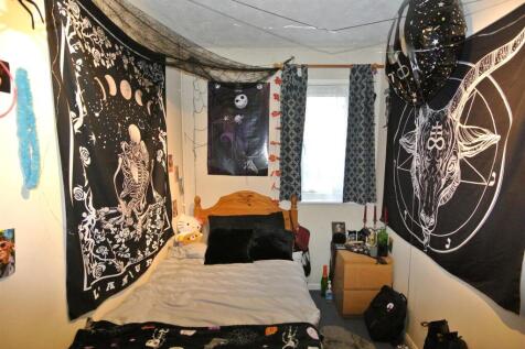 Bedroom 4 GF Rear a.JPG