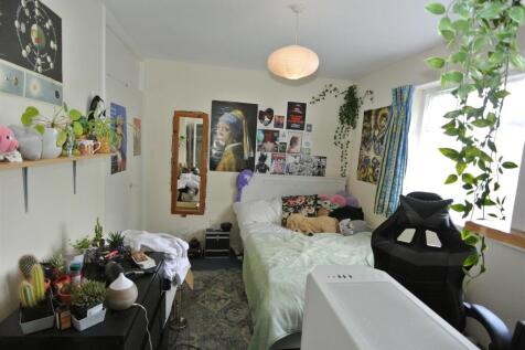 Bedroom 3 FF rear.JPG