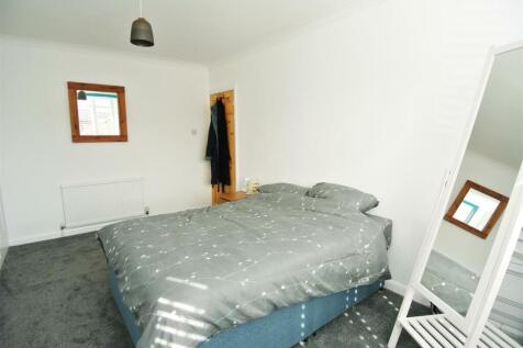 RP Bedroom1a.jpg