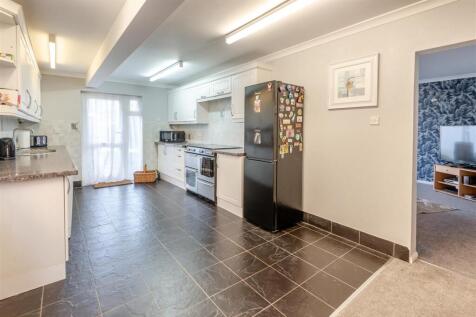 8581145-interior12.jpg