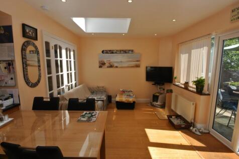 Breakfast Family Room 2.JPG