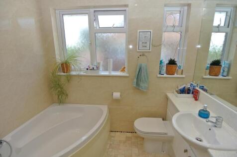 Bathroom a.JPG