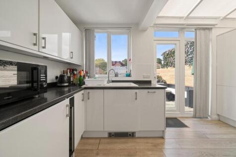 5 Caravan Avenue TW13003.jpg