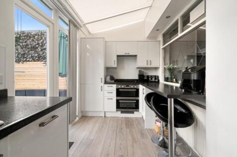 5 Caravan Avenue TW13004.jpg