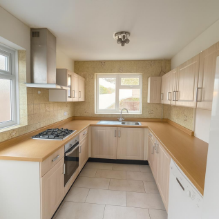 ChatGPT Image Nov 27, 2025, 06_00_09 PM.png