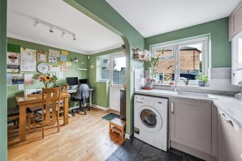 kitchen 2.jpg
