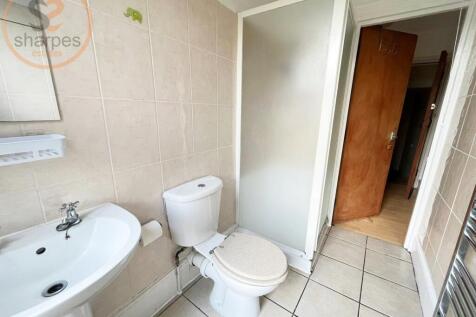6. bathroom.jpeg