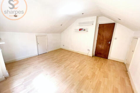 8. living room.jpeg
