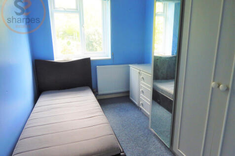 2. Single Bedroom.JPG
