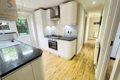 4. kitchen.jpeg