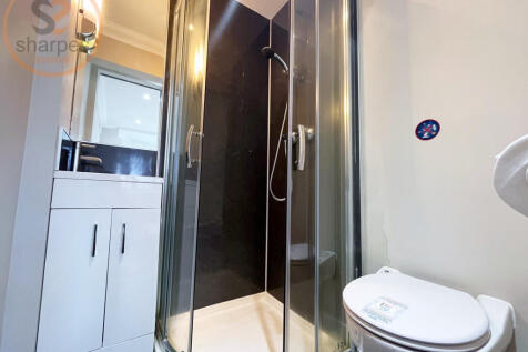 3. bathroom.jpeg